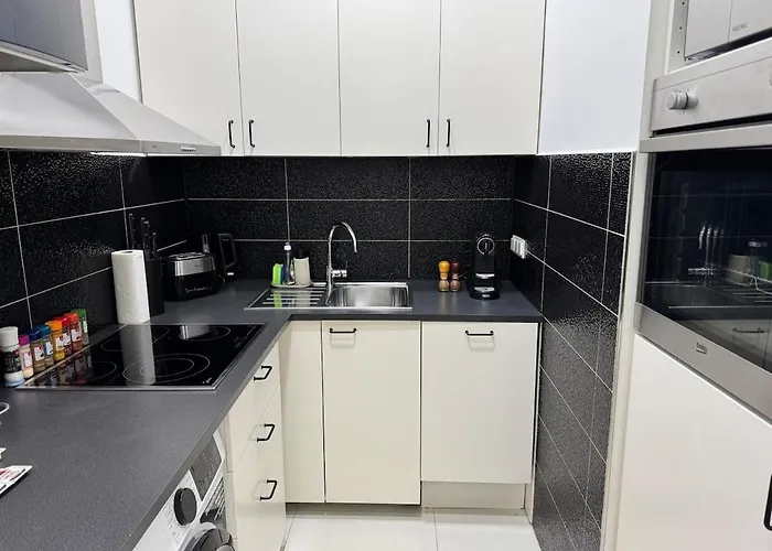 New! Centrally Located 5 Apartment